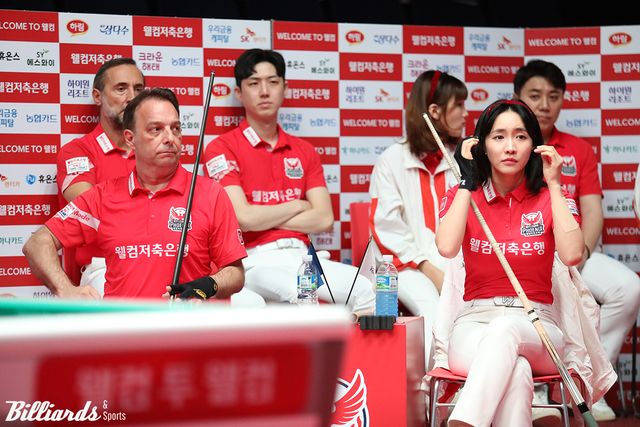 4세트 혼합복식을 승리한 웰컴저축은행 산체스와 최혜미.