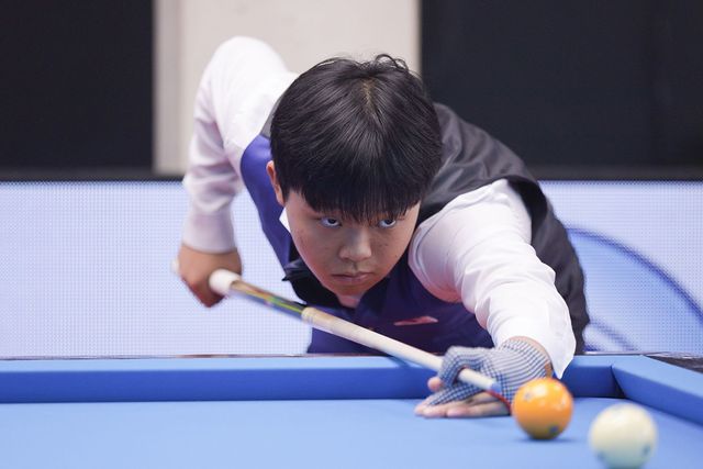 15세의 김현우가 예선 두 경기를 각각 애버리지 1.765, 1.429로 승리하며 전체 1위로 예선전을 통과했다.