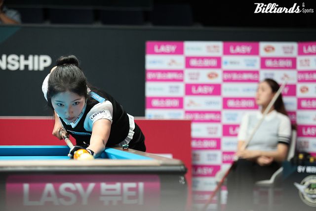 한지은은 1세트 승리 후 2세트를 내줘 1-1 동점이 됐고, 3세트를 8:10으로 끌려가 패색이 짙었으나 단 한 번의 기회를 살려 결국 승리를 거뒀다.