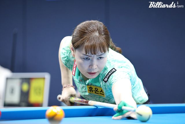 이신영(휴온스)은 김민영에게 2-3으로 져 아쉽게 8강 진출에 실패했다.