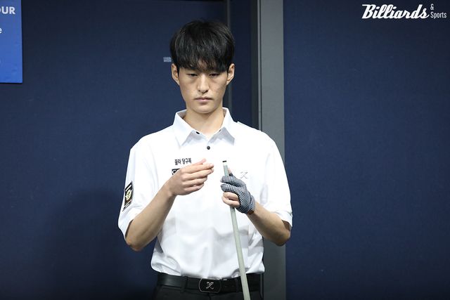 김홍민은 에디 레펀스(SK렌터카)에게 3-1로 승리하며 돌풍을 예고했다.