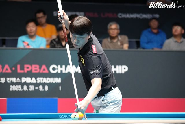 마세 샷을 시도하는 최성원. 이번 경기에서 최성원은 애버리지 1.793으로 기복 업는 경기력을 보여줬다.