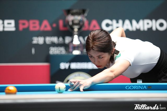 김가영은 1세트부터 치열한 9:9의 접전 승부에서 기회를 놓치지 않고 먼저 2점을 마무리했다.