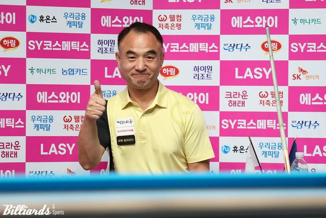 16강전 승리 후 카메라를 보고 엄지를 치켜든 이승진.