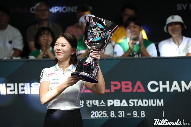 김가영(하나카드)이 결승에서 2년 6개월여 만에 만난 라이벌 스롱 피아비(우리금융캐피탈)를 세트스코어 4-2로 꺾고 4차 투어를 우승했다.&nbsp; 사진=고양/이용휘 기자