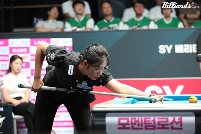 1세트 패배 후 2세트를 승리한 스롱.