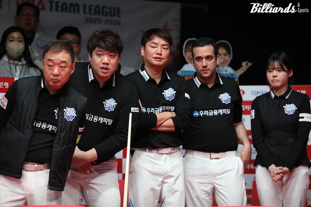 우리금융캐피탈 선수들. 왼쪽부터 엄상필, 선지훈, 강민구, 다비드 사파타(스페인), 서한솔.