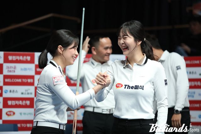 2세트 승리 후 기뻐하는 하림의 박정현과 김상아.