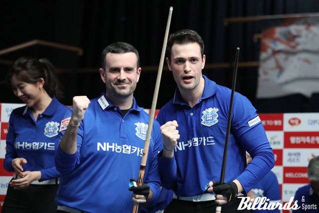 3이닝 만에 11:1로 승리한 NH농협카드의 '스페인 듀오' 안토니오 몬테스와 이반 마요르.