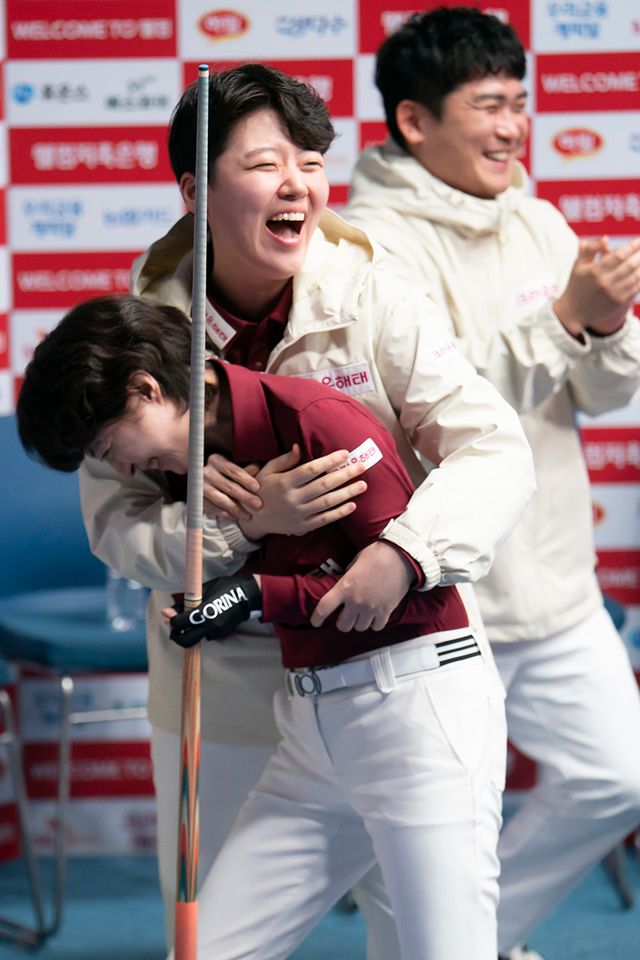 6세트에서 스롱 피아비를 꺾고 세트스코어 4-2의 승리를 팀에 안긴 임정숙과 4세트를 역전승으로 챙긴 백민주.