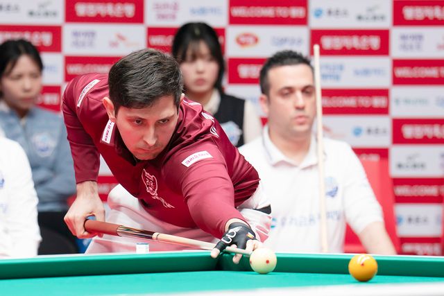 크라운해태의 다비드 마르티네스는 다비드 사파타(우리금융캐피탈)와의 1세트와 3세트에서 모두 승리하며 팀 승리를 이끌었다.