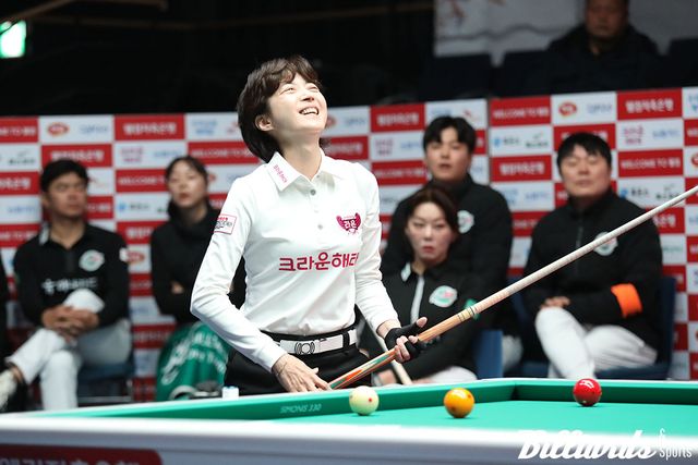 5:7에서 9:7의 역전승을 거두고 기뻐하는 크라운해태의 임정숙