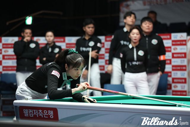 2세트에 김가영과 함께 11:6 승리를 거둔 사카이 아야코.