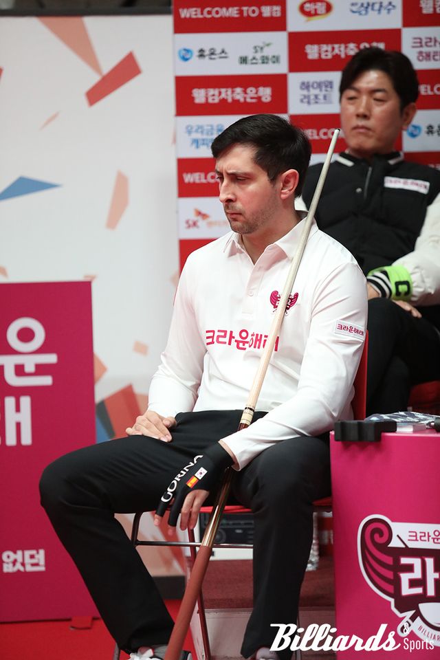 1이닝 첫 큐에 15점을 쓸어 담으며 퍼펙트큐로 한 세트를 만회한 크라운해태의 다비드 마르티네스