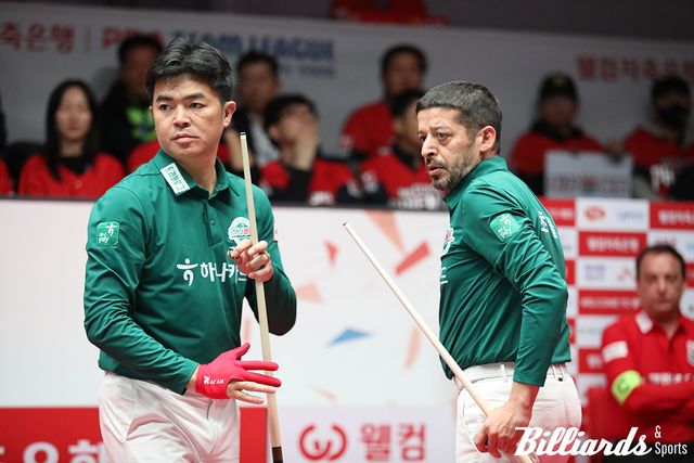 완벽한 호흡으로 1세트 연승을 거두고 있는 하나카드의 응우옌꾸옥응우옌과 무라트 나지 초클루