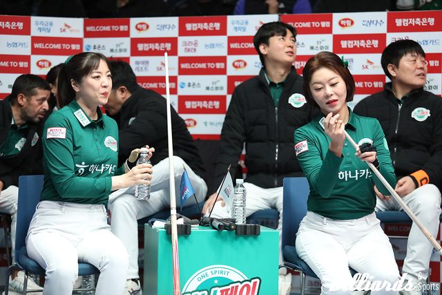 사카이 아야코와 김가영.