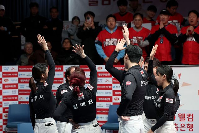 마지막 파이팅을 외치는 웰컴저축은행