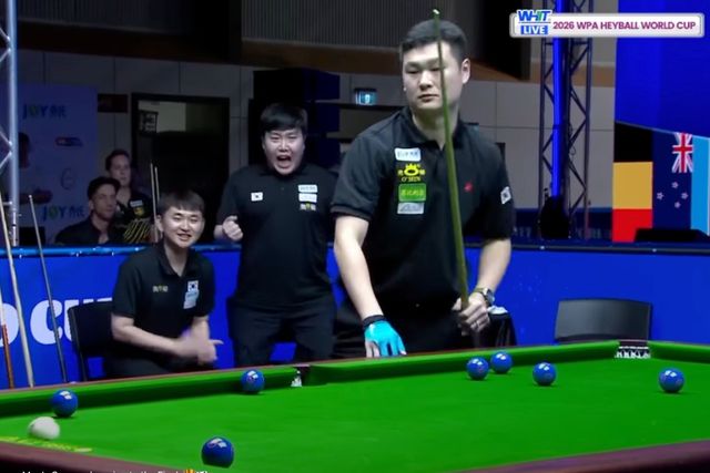 결승 진출이 확정되는 순간 마지막 샷을 성공시킨 박용준과 환호하는 이대규와 황용. WHT 제공.