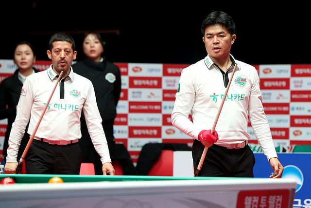 1세트 무패의 기록을 이어가고 있는 응우옌꾸옥응우옌과 무라트 나지 초클루