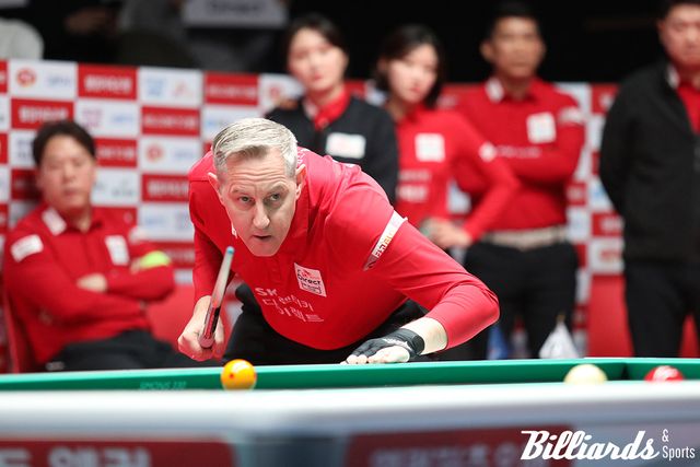 1, 3세트에 연달아 승리하며 두 세트 승리를 가져온 에디 레펀스