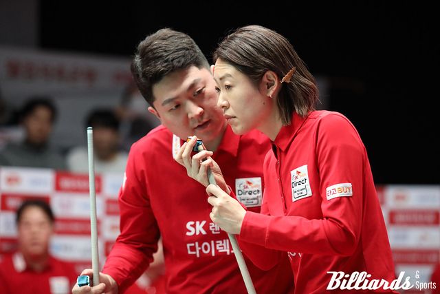 4세트 혼합복식에 출전한 히다 오리에와 조건휘(SK렌터카)
