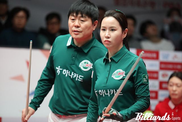 2차전 4세트에 짜릿한 역전승을 거둔 하나카드의 김병호-김진아