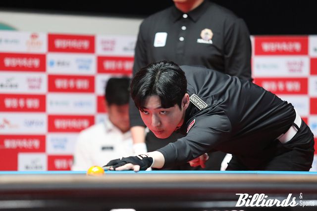 세트스코어 2-2로 팽팽하게 맞선 한지승은 승부치기에서 난구를 풀지 못하며 이번 시즌 마지막 투어를 128강에서 마쳤다.