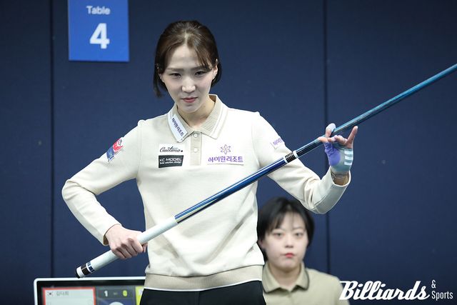 이화연을 세트스코어 3-0으로 완파하고 16강에 오른 김다희