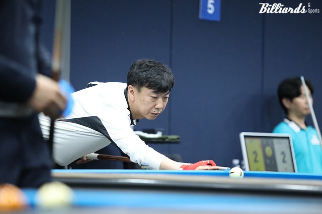 황득희(에스와이)를 꺾고 64강에 진출한 최명진.