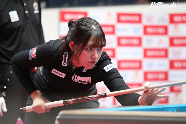 권발해(에스와이)가 강지은(SK렌터카)을 32강 승부치기에서 꺾고 16강에 진출해 시즌 두 번째 8강행에 도전한다.&nbsp; 사진=고양/이용휘 기자