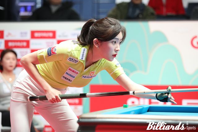 김가영과 8강전 경기 중인 정수빈