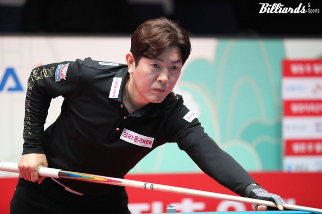 김재근이 문성원과 접전 끝에 3-2로 신승을 거두며 8강에 진출했다.