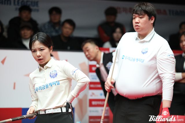 4세트 혼합복식을 승리한 우리금융캐피탈 김민영-선지훈.