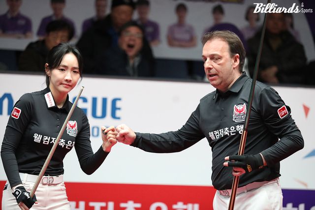 웰컴저축은행 다니엘 산체스(스페인)와 최혜미.