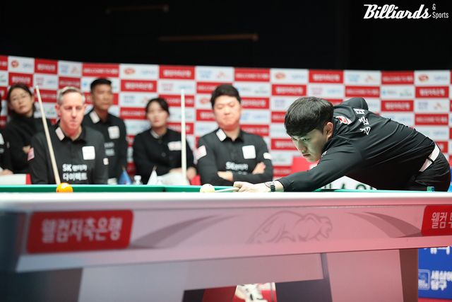 하림 리더 김준태는 1세트 남자복식 승리 후 3세트에서 SK렌터카의 리더 강동궁을 꺾었다.