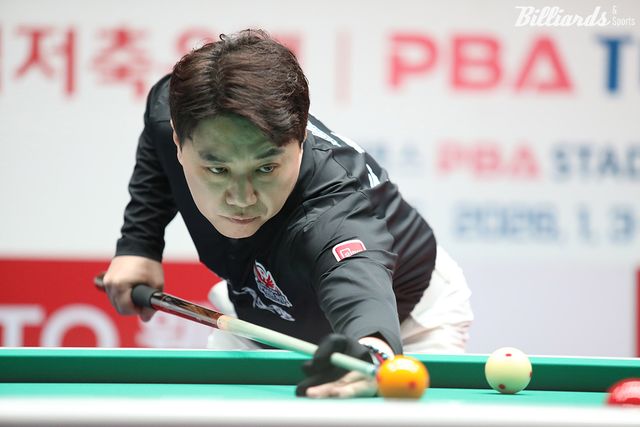 7세트를 승리한 웰컴저축은행 김종원.