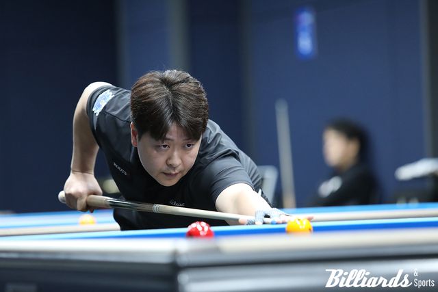 3차 투어 우승자 응우옌쩐타인타오를 꺾고 8강에 오른 김남수.