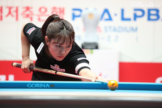 임경진은 앞서 올라왔던 두 차례 결승전을 모두 한 세트 차이로 패했고, 이번 세 번째 결승에서도 풀 세트 승부 끝에 어렵게 우승을 차지했다.