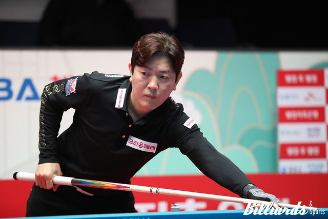 시즌 개막전 8강에서 다니엘 산체스에게 패했던 김재근은 정규시즌 마지막 9차 투어 8강에서 다시 한 번 산체스와 맞붙었으나 끝내 설욕에 실패했다.