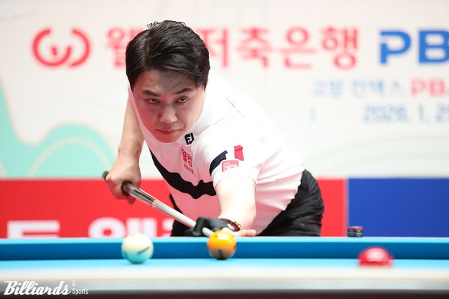 김종원(웰컴저축은행)이 31일 열린 9차 투어 웰컴저축은행 PBA 챔피언십 16강전에서 세미 사이그너(웰컴저축은행)에게 3-2로 승리하며 8강에 진출했다.&nbsp; 사진=고양/이용휘 기자