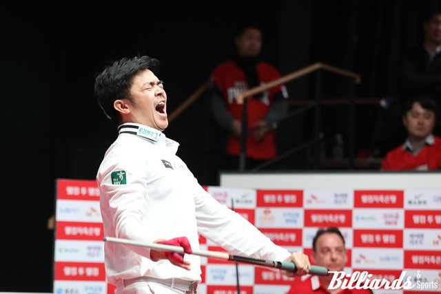 위닝샷의 득점콜이 울리는 순간 환호하는 응우옌꾸옥응우옌.