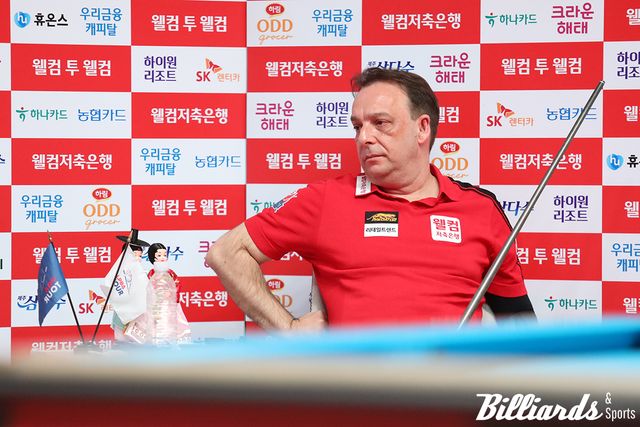 7세트 결적정인 순간 양심 선언을 하며 흐름을 빼앗긴 산체스가 기회가 오길 기다리고 있다.