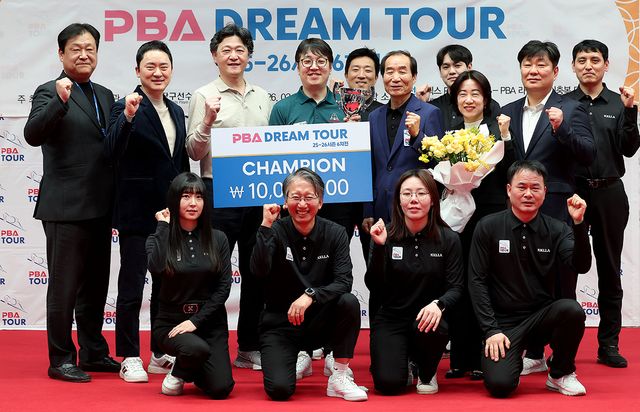 우승 오성욱과 준우승 공교성, PBA 관계자 및 심판운영진.&nbsp;