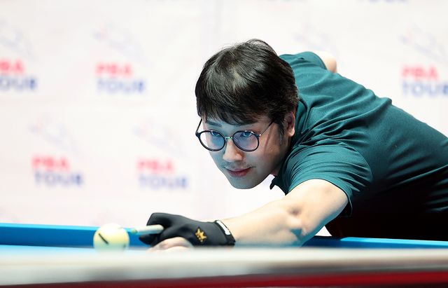 오성욱은 세트스코어 1-1에서 3세트와 4세트를 각각 8점, 13점의 장타로 승리했다.