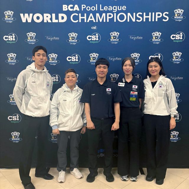 이번 대회에 출전한 한국 국가대표팀. 왼쪽부터 권호준, 정성현 단장, 고태영, 서서아, 임윤미.&nbsp; KBF 제공