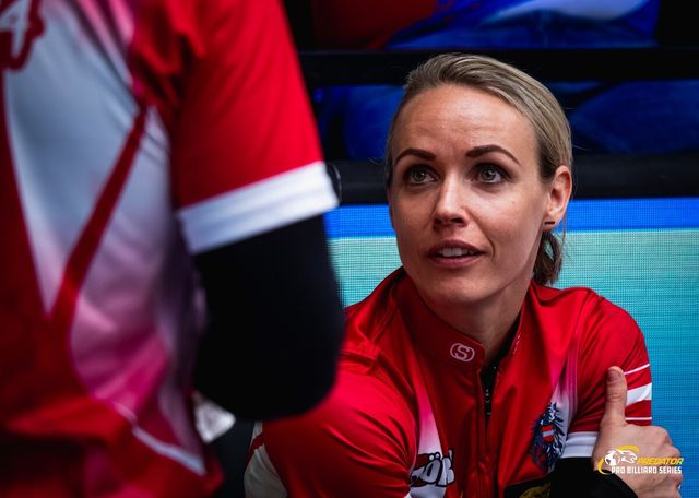 준결승에 진출한 오스트리아. 사진은 오스트리아의 자스민 오우샨.