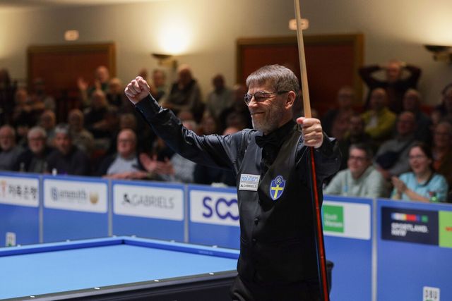 8강에서 승리한 후 기뻐하는 스웨덴의 토브욘 블롬달.