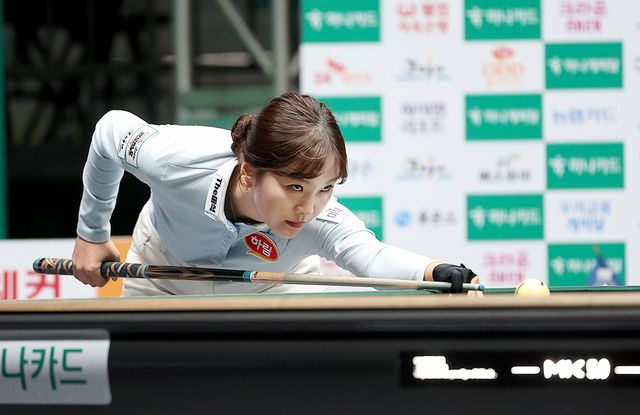 김상아(하림)는 김다희(하이원리조트)를 세트스코어 3-1로 꺾고 16강에 진출했다.