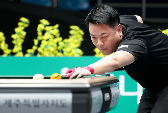 '팀동료' 김현우를 3-0으로 완파하고 최종전에 오른 조재호. 사진=PBA