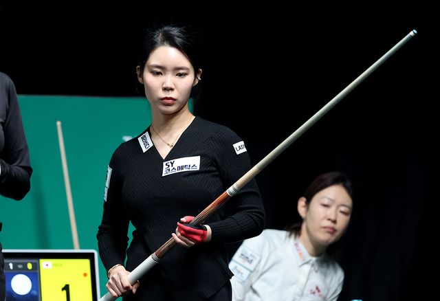 8강에서 최혜미와 4강 진출을 다투는 이우경(에스와이).